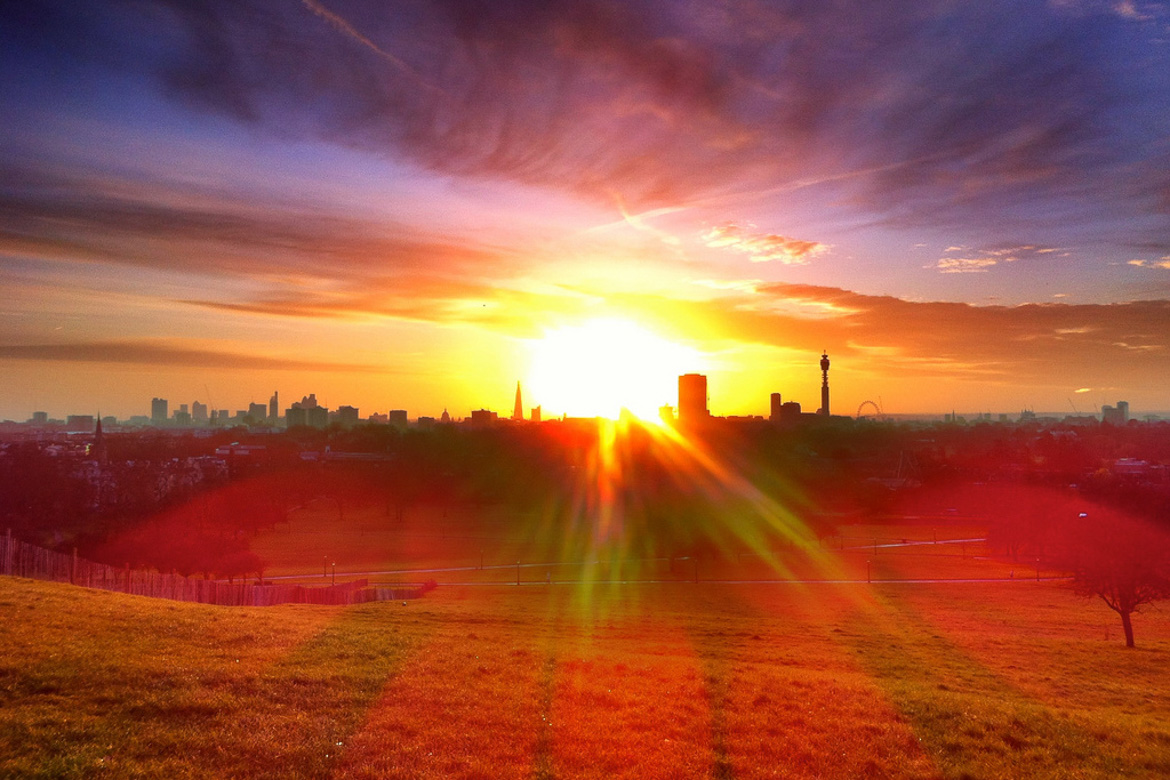 Best-place-to-the-sunset-Primrose-Hill-Regents-Park-London