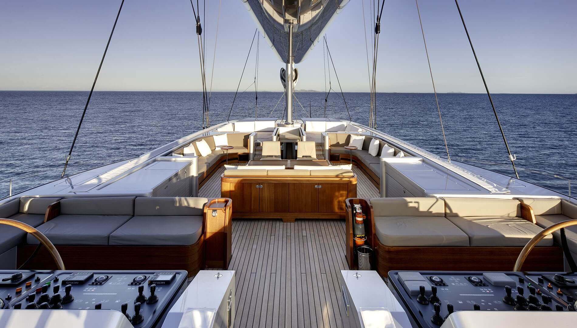 yacht di lusso a vela nativa